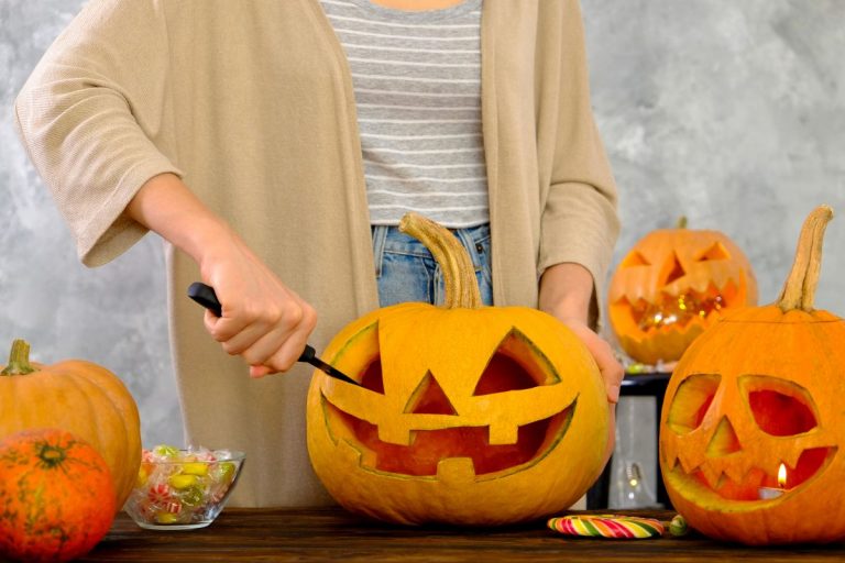 Cum să sculptezi un dovleac de Halloween. VIDEO