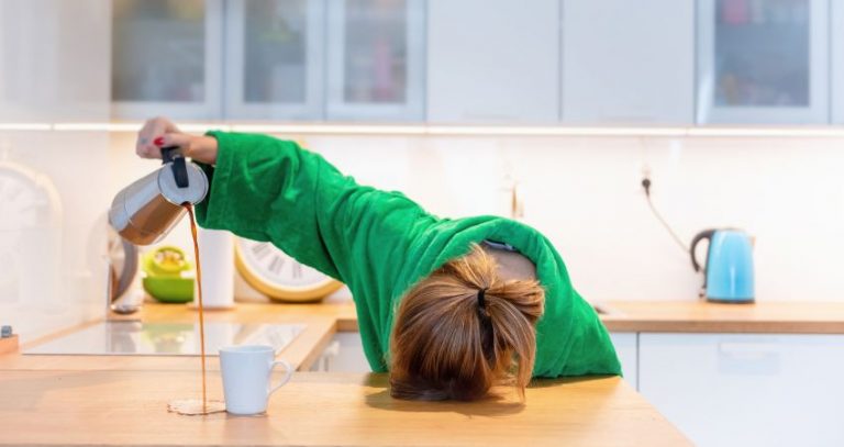 Cauzele ascunse ale oboselii: de la lipsa de vitamine la dereglări hormonale