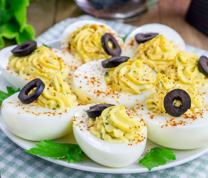 Ouă umplute cu maioneză de casă – perfecte pentru masa de Revelion