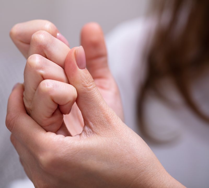 de ce trosnesc oasele durere palpitantă în articulația degetelor