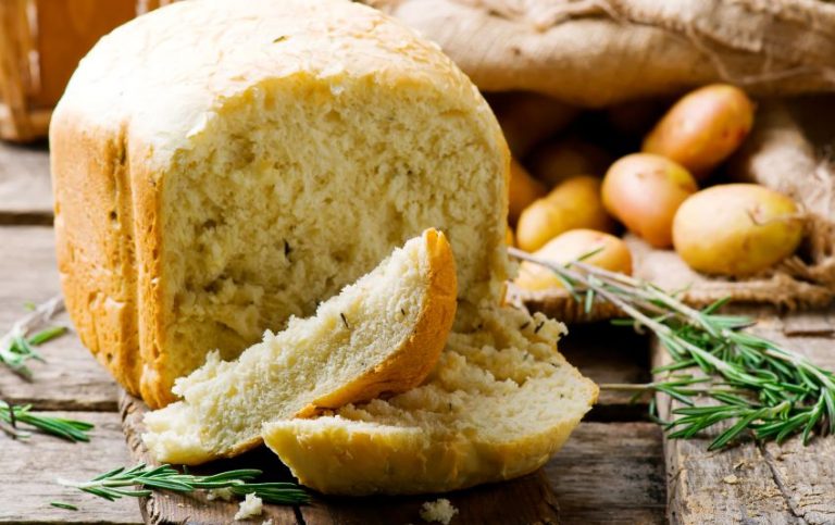 Pâine cu cartofi și rozmarin: rețetă simplă, potrivită și celor cu alergie la gluten