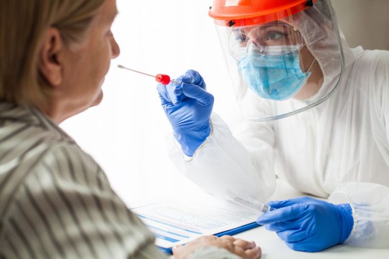 Teste diagnostic și anticorpi COVID-19. Cum afli dacă ești infectat sau dacă ai avut infecția în trecut