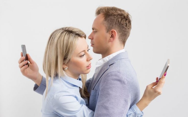 Cariera: cum poate distruge viața de cuplu?