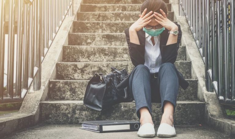 Depresia în pandemie: cum se manifestă și ce strategii te ajută să-ți îmbunătățești starea de spirit