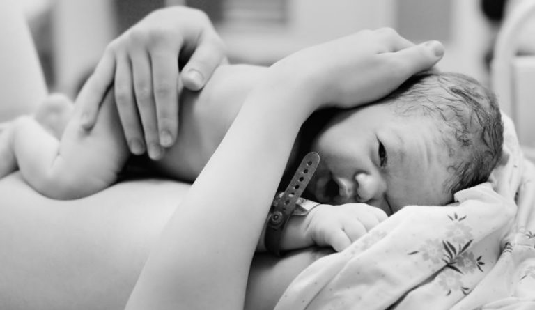 Separarea nou-născutului de mamă: când se impune?