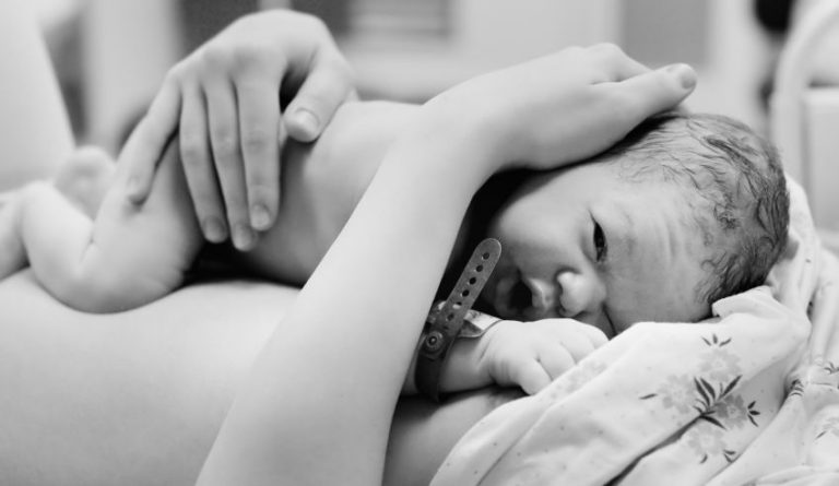 Separarea nou-născutului de mamă: când se impune?