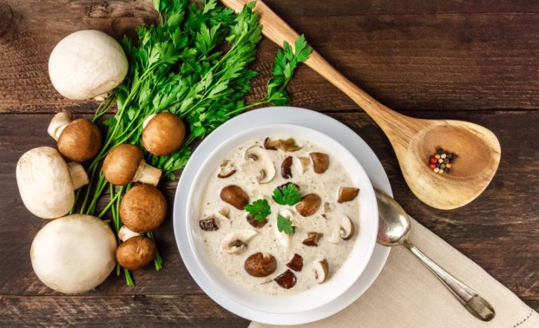 Supă cremă de ciuperci de post - cremoasă și hrănitoare