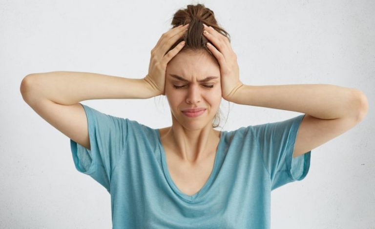 Persoanele care au primit vaccinul AstraZeneca trebuie să se adreseze urgent medicului dacă au aceste simptome