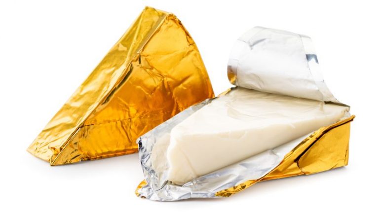 Tu știi ce mănânci la micul dejun? Iată ce conține brânza topită din comerț