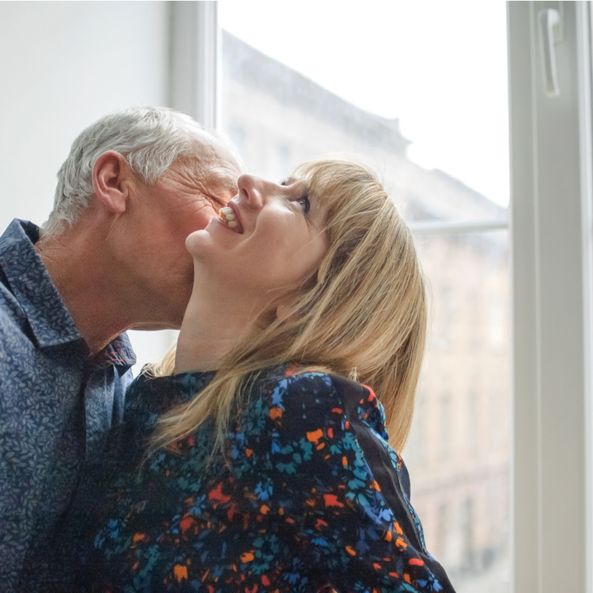 мужская измена. супружеская измена. женщина изменяет мужу. женская измена в браке. жена изменяет с подростком.