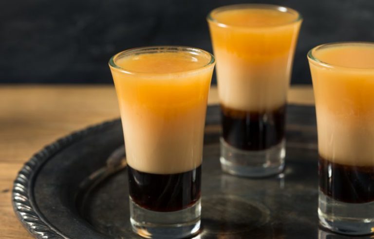 B52, desertul lichid care creează dependență! Rețeta celebrului cocktail alcoolic