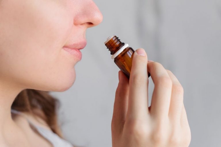 Recuperarea mirosului după COVID. Cum te ajută uleiurile esențiale?