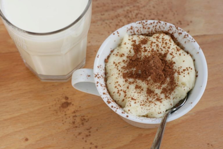 Griș cu lapte cremos - cel mai rapid și ușor de preparat desert. E gata în 10 minute!