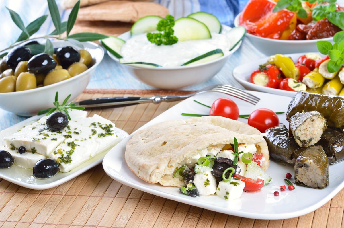 περισσότερα από 50 μεσογειακά πιάτα σε πολύ χαμηλές τιμές.  Μαλακό ή νηστίσιμο, καλό και για δίαιτα