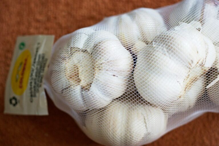 Cum îți dai seama că usturoiul e plin de substanțe toxice. Indiciul pe care puțini îl băgăm în seamă când cumpărăm usturoiul chinezesc