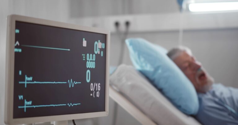 Dezvăluirile unui bărbat aflat în moarte clinică timp de 7 minute. Ce a văzut, de fapt, în lumea de dincolo