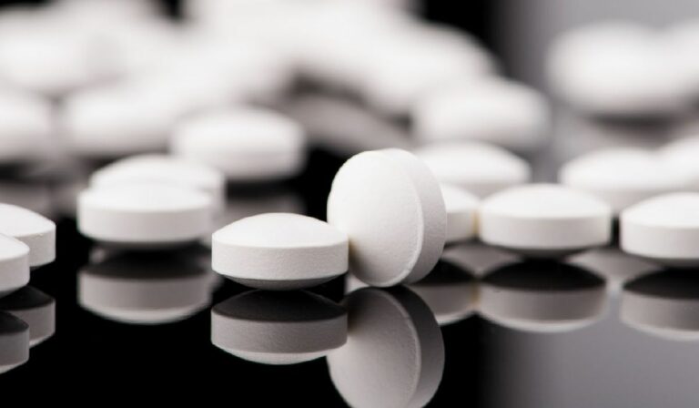 Pilula banală care ar putea reduce riscul de cancer colorectal / STUDIU
