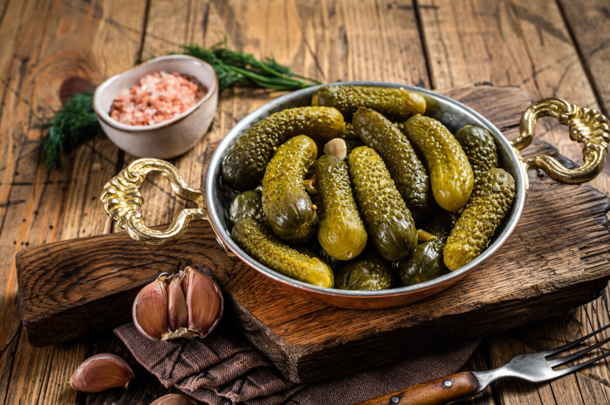 Pericole ascunse în murăturile de casă! Bacteria care se poate dezvolta și poate produce o toxină mortală