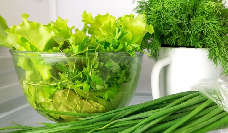 Cum să incluzi mai multe alimente verzi și sănătoase în dieta ta zilnică! De la smoothie-uri la sandwich-uri și paste