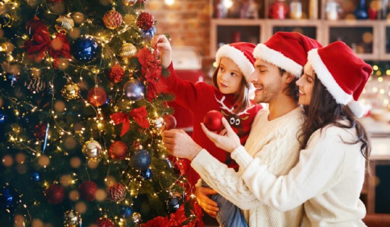 „Cum să împodobești bradul de Crăciun ca un expert: Ghid pas cu pas pentru un decor perfect”
