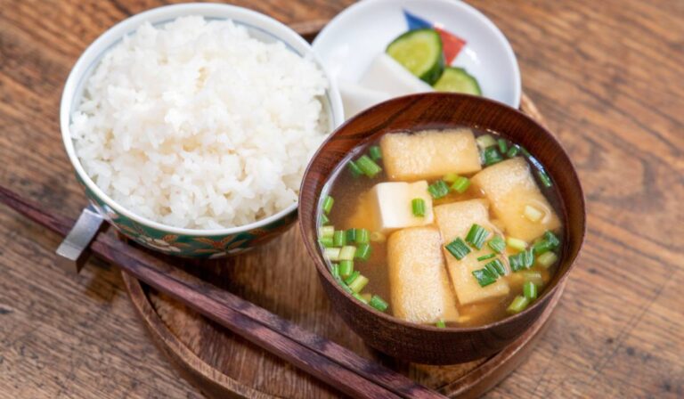 Dieta Okinawa, secretul longevității japoneze. Ce să mănânci să trăiești până la 100 de ani