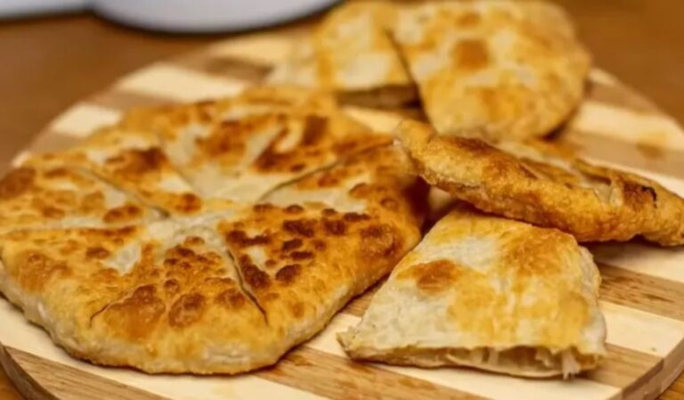 Plăcintă cu varză după rețeta lui Sorin Bontea. Se poate mânca și în zilele de post