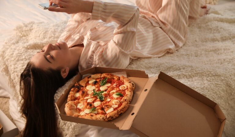 De ce iarna trebuie să mănânci înainte de ora 7 seara. Explicațiile unui nutriționist