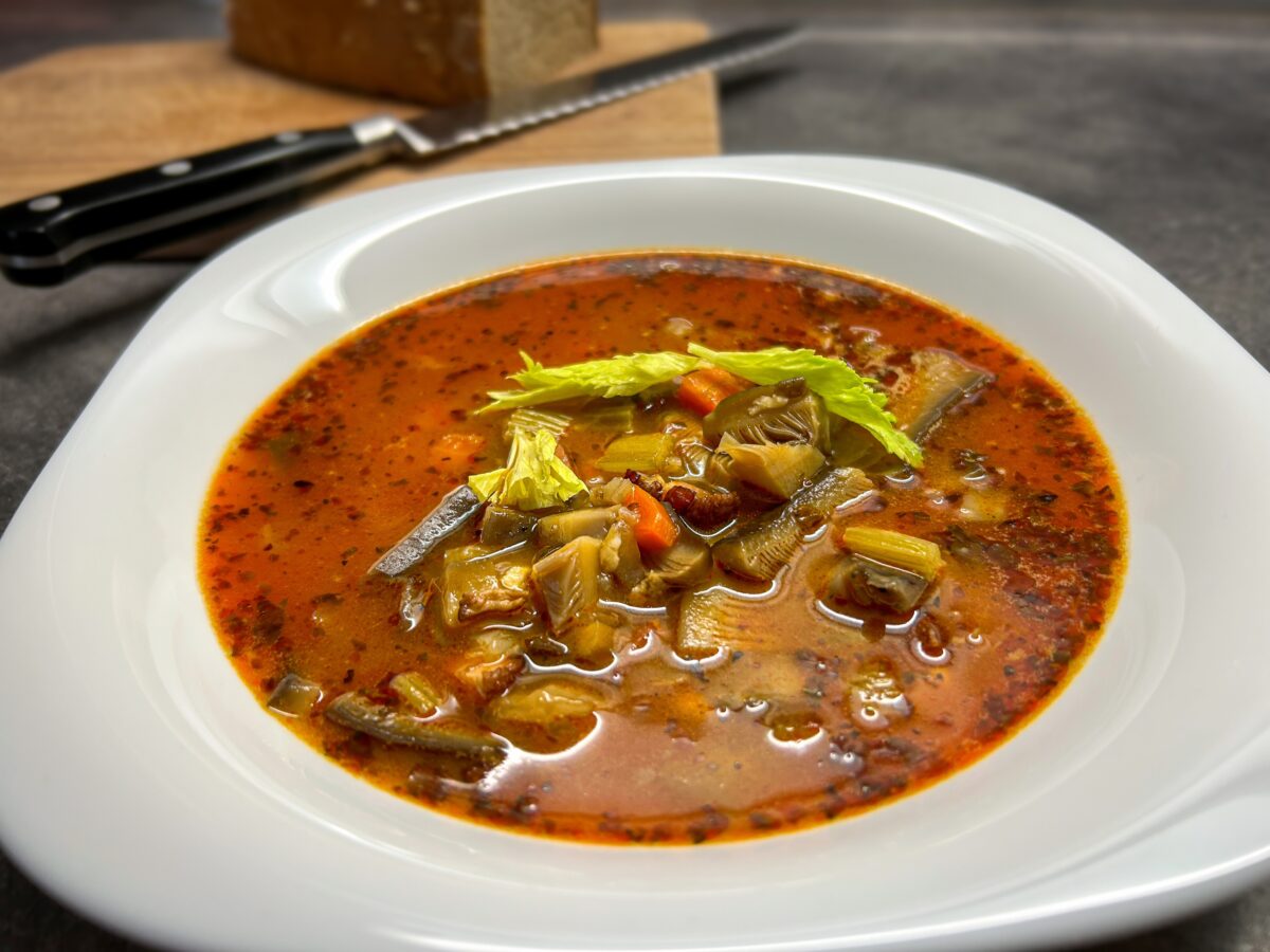 Ciorbă de ciuperci Pleurotus cu legume – Rețetă simplă, gustoasă și de post / VIDEO