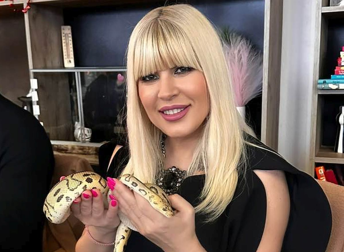 Cum arată Elena Udrea la 52 de ani. S-a fotografiat în sala de fitness, alături de fiica ei / GALERIE FOTO