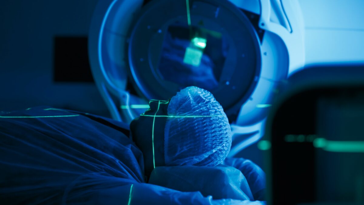 Noua strategie în tratamentul cancerului: terapia care ar putea crește semnificativ șansele de vindecare