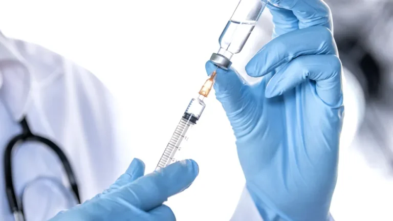 Lista completă a vaccinurilor din Calendarul Național de Vaccinare în România. Medic: „Nu există cazuri de deces cauzate de vaccin”