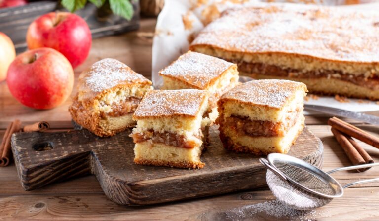 Prăjitură cu mere și nuci. Rețeta pentru un desert perfect pentru post
