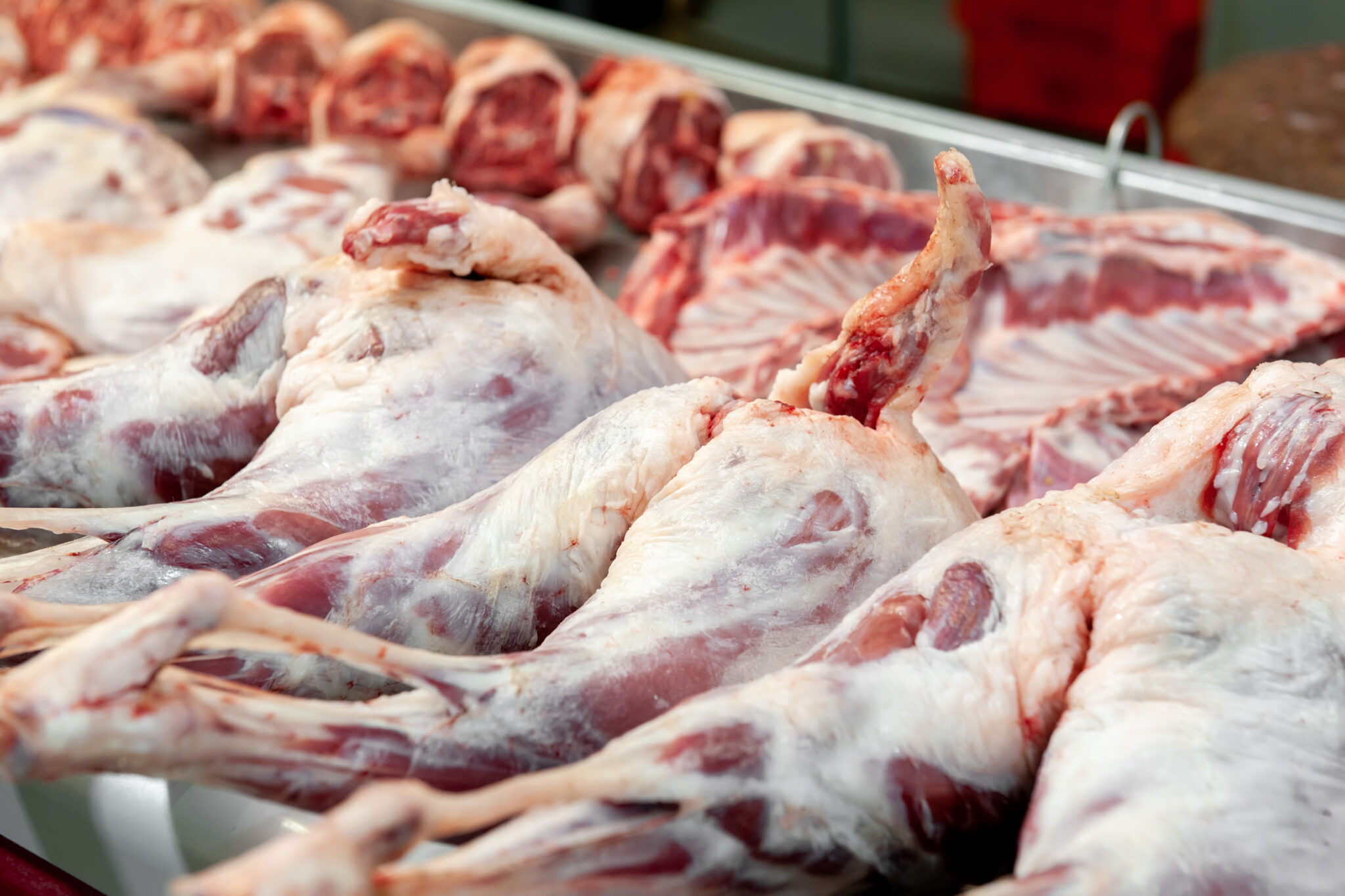 Cât vom plăti pentru mielul de Paște. Tensiunile din Orientul Mijlociu pot afecta exporturile României