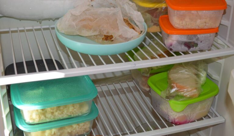 Câte zile sunt sigure resturile în frigider și ce greșeli pot duce la toxiinfecții alimentare