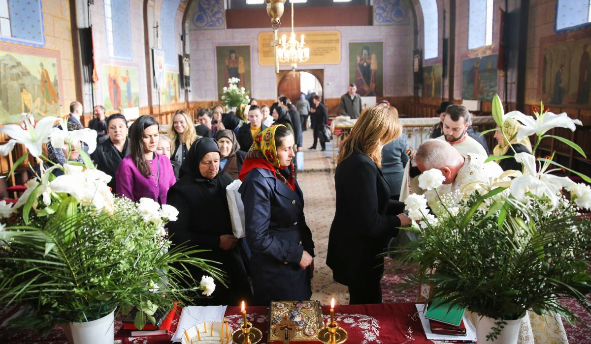 Trece pe sub masa - JurnalDirect