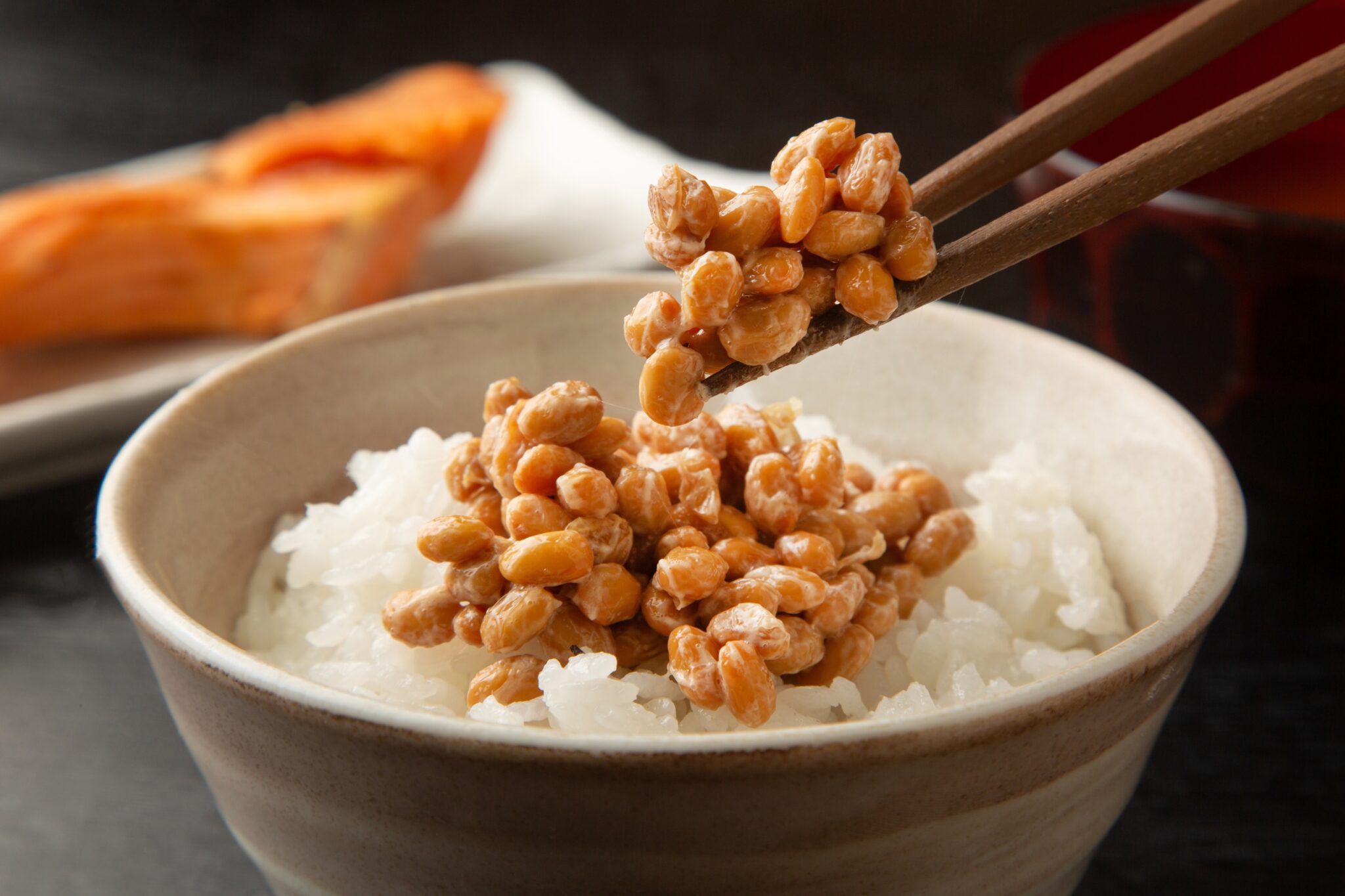 Natto, alimentul japonez considerat secretul longevității. De ce îl consumă oamenii care ajung la 100 de ani