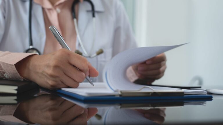 Românii vor putea să-și facă programări online la medic. Platforma care va fi lansată din octombrie