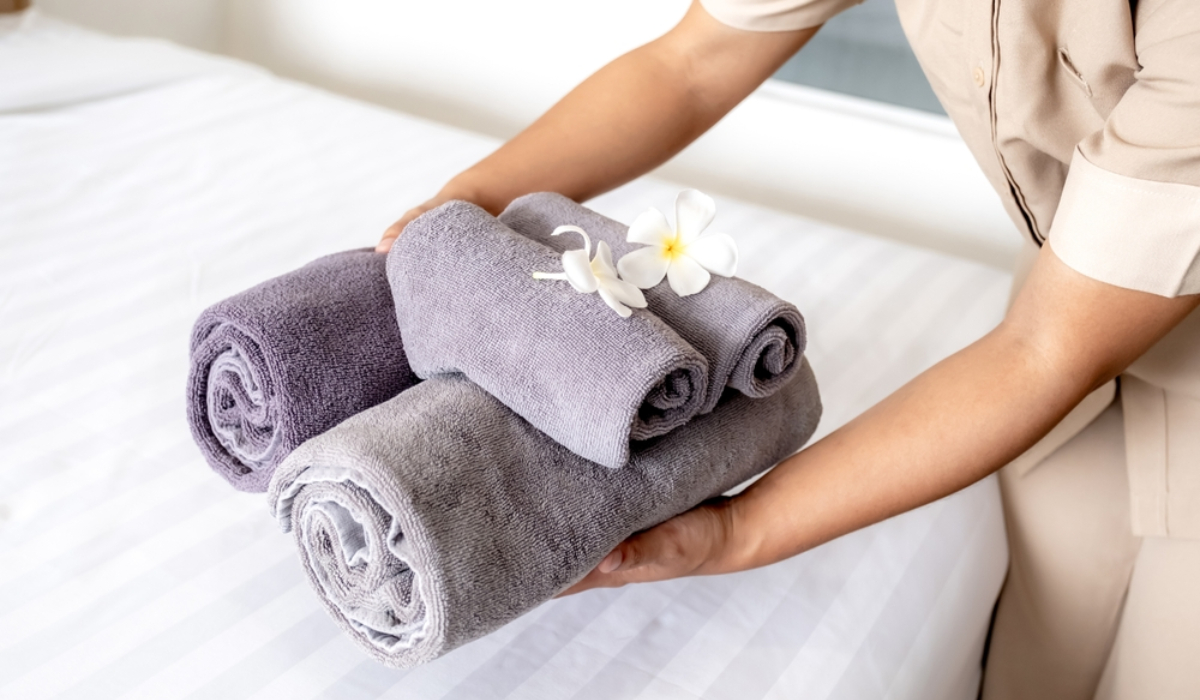 Ce iau turiștii români din hoteluri, deși nu au voie? Provocările hotelierilor în sezonul de vară 2026