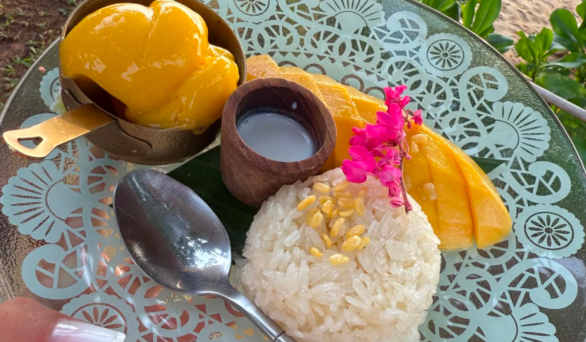 Rețeta autentică de mango sticky rice. Desertul thailandez care cucerește pe toată lumea