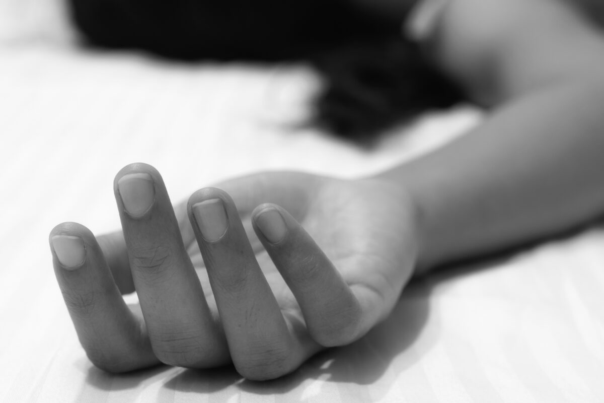 De ce amorțesc mâinile în timpul nopții. Cele mai frecvente cauze explicate de medici