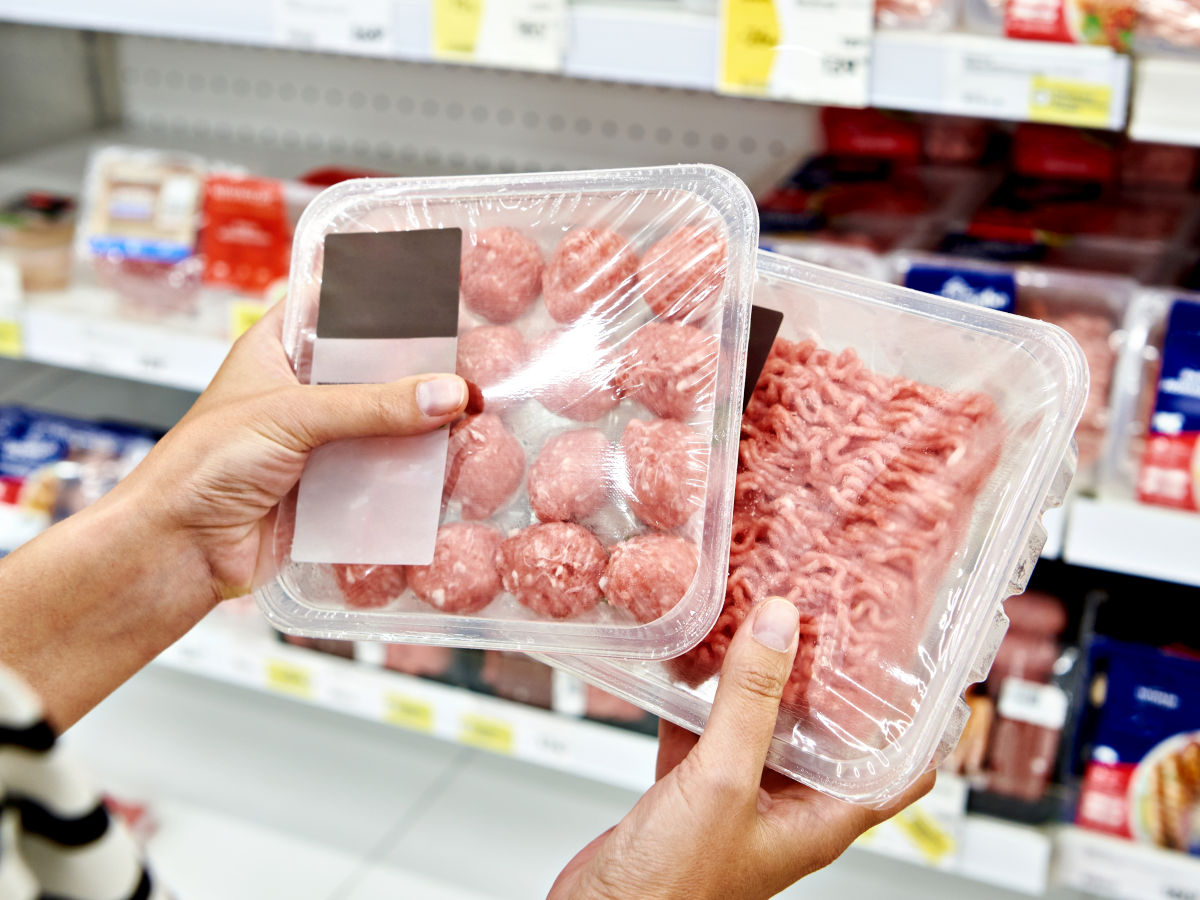 Cât rezistă carnea tocată în frigider. După câte zile recomandă specialiștii să o gătești sau să o congelezi?