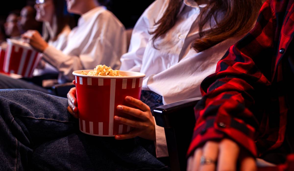 Studiu: mersul la cinema, teatru sau muzeu poate încetini procesul de îmbătrânire