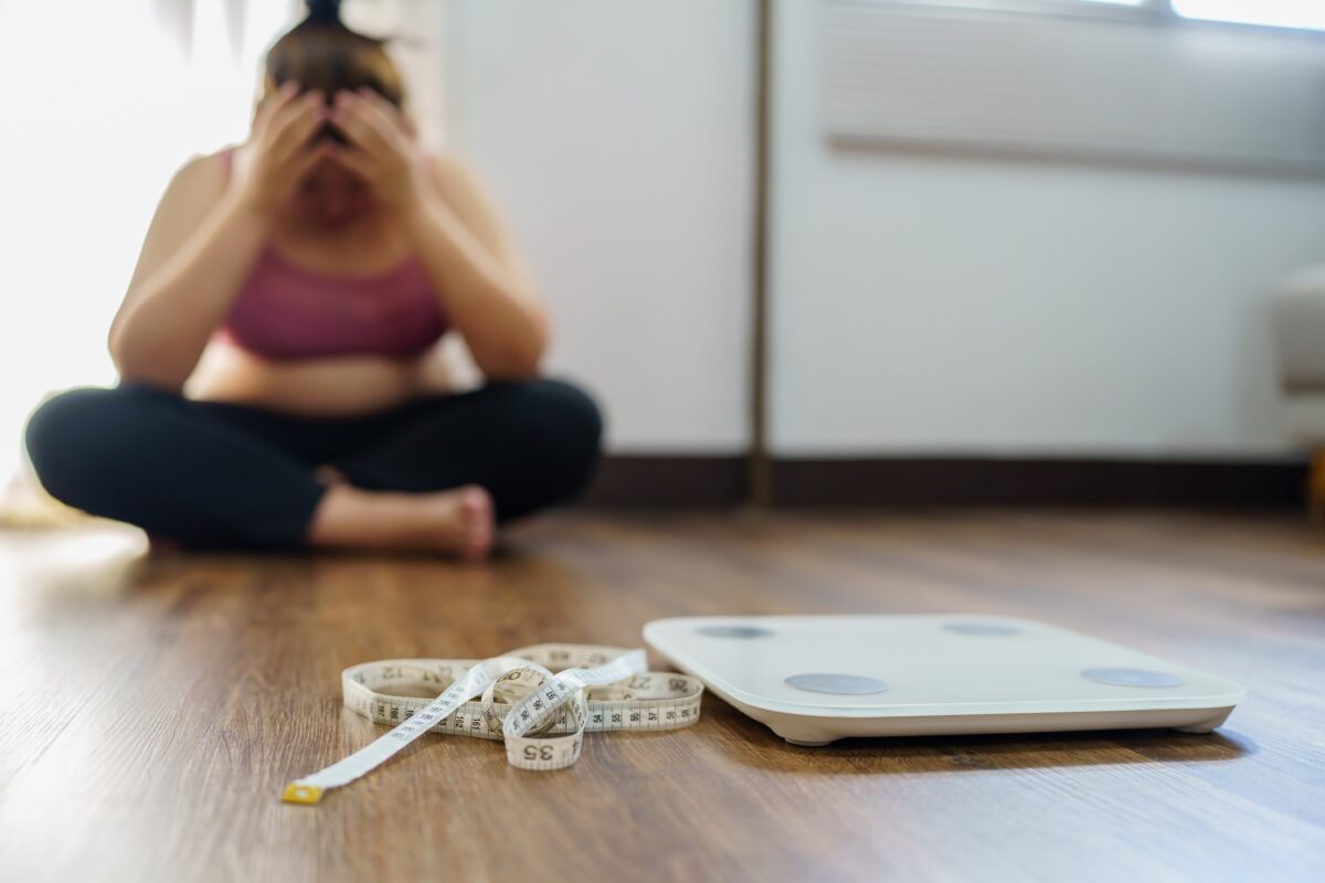 Cinci semne că nu dieta este problema când nu reușești să slăbești. Afecțiunea care poate încetini metabolismul