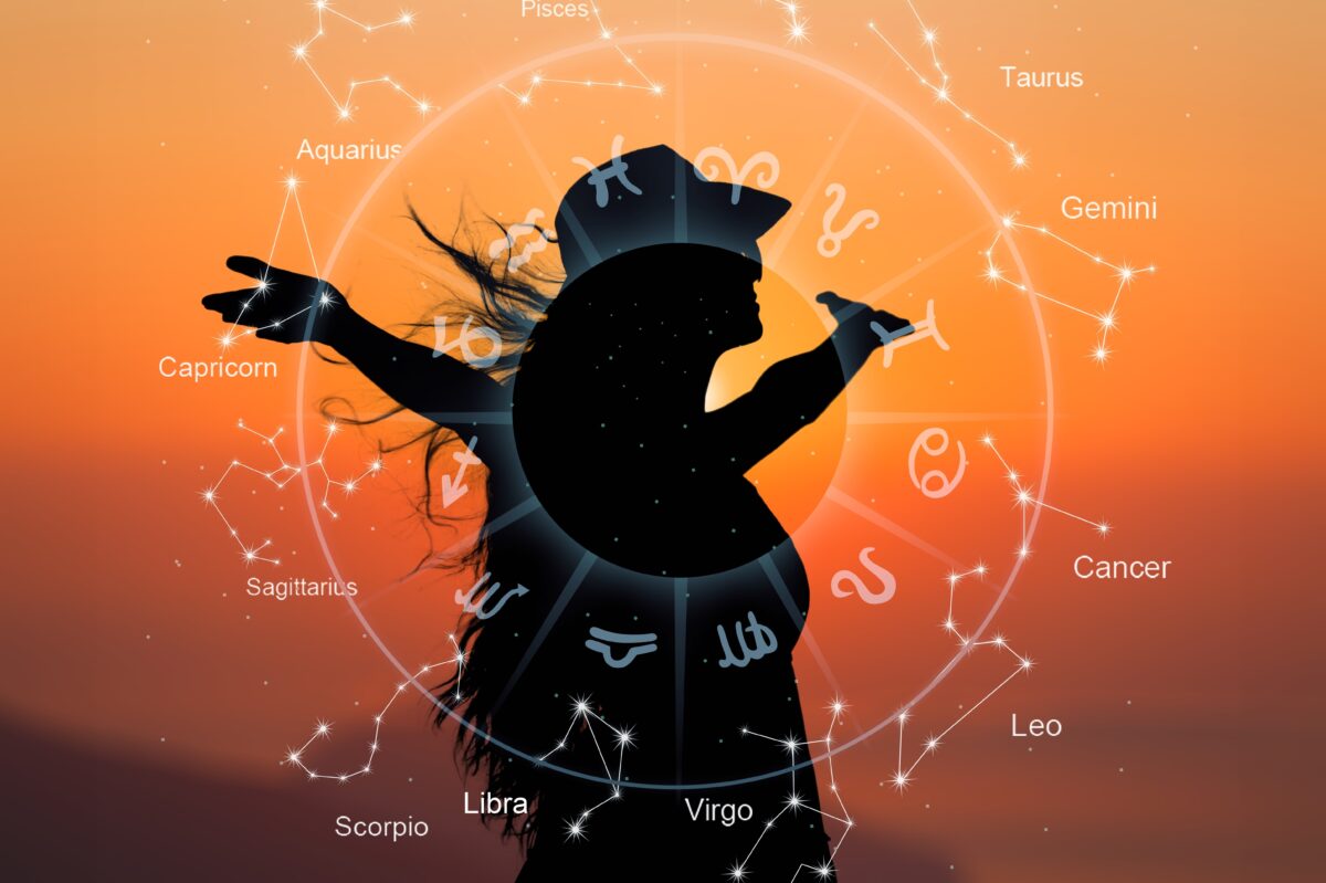 3 zodii care ar putea începe un nou capitol în august. Astrologii vorbesc despre schimbări favorabile și vești bune