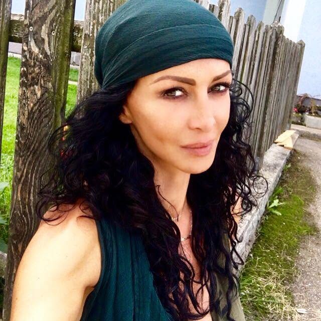 Mihaela Rădulescu a revenit în locul în care și-a pierdut partenerul. Ce s-a întâmplat după ce a aprins o lumânare?