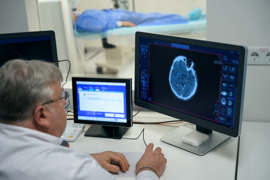 Nu mânca niciodată acest aliment dacă observi acest detaliu! Un neurolog spune că poate ascunde o toxină extrem de periculoasă