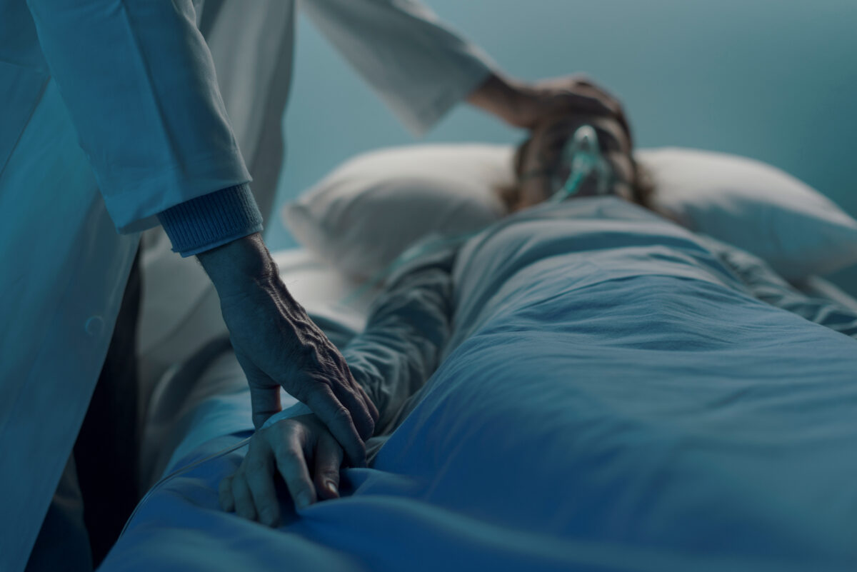 Difteria revine în atenția medicilor după primul deces din ultimii ani. Ce este boala care poate provoca sufocare și complicații grave
