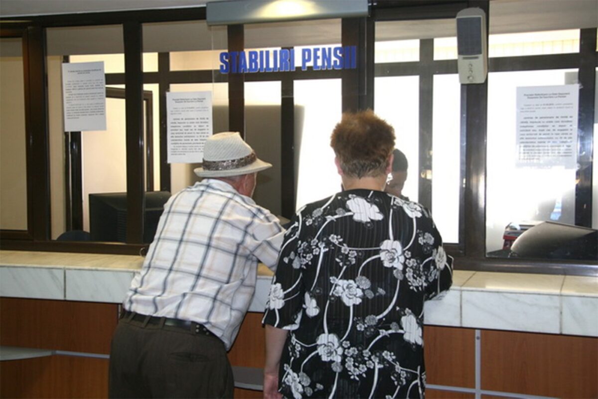 Ce trebuie să facă pensionarii după ce își schimbă domiciliul sau numele. Modificările care trebuie anunțate și Casei de Pensii