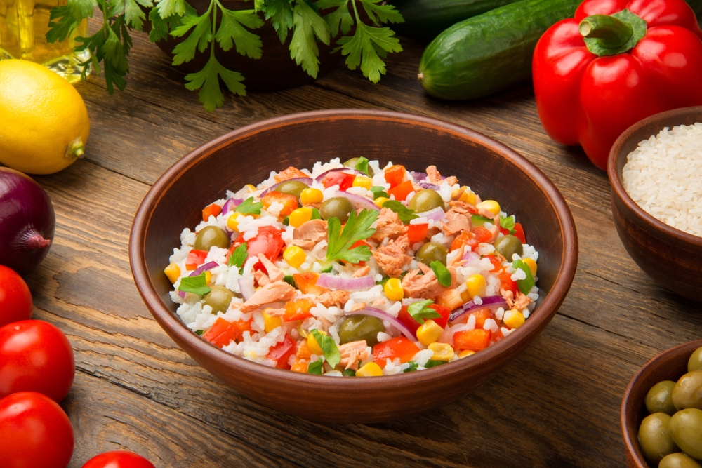 Salata rece de orez ca în Italia. Rețeta simplă și plină de savoare pe care o vei prepara toată vara