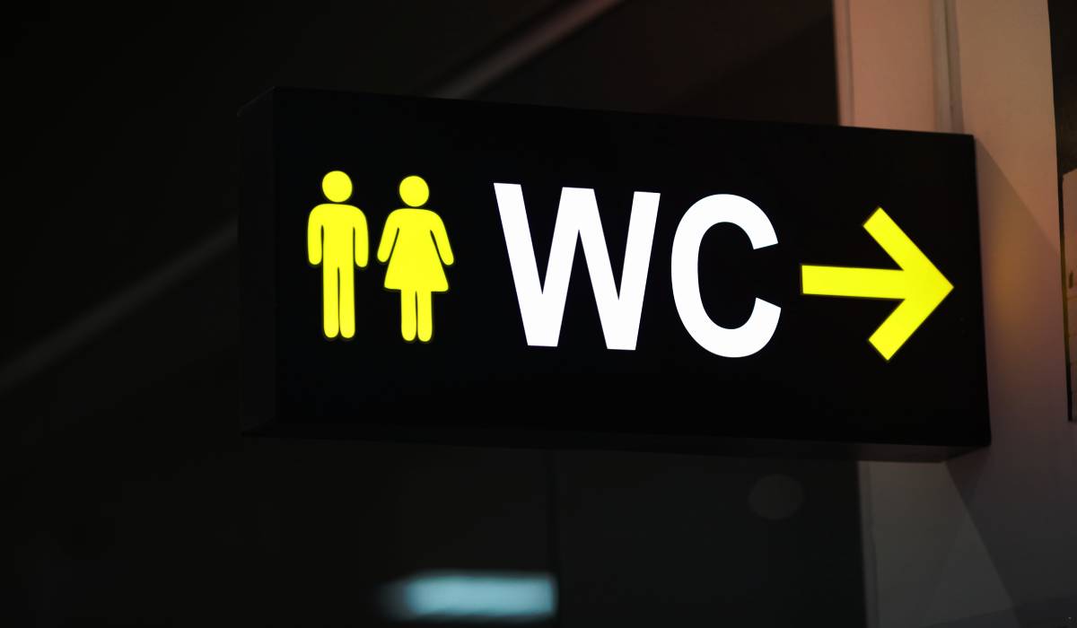A cumpărat un fost WC public cu 35.000 de lire și l-a transformat într-o locuință modernă cu două dormitoare. Acum vrea să obțină aproape de zece ori mai mult